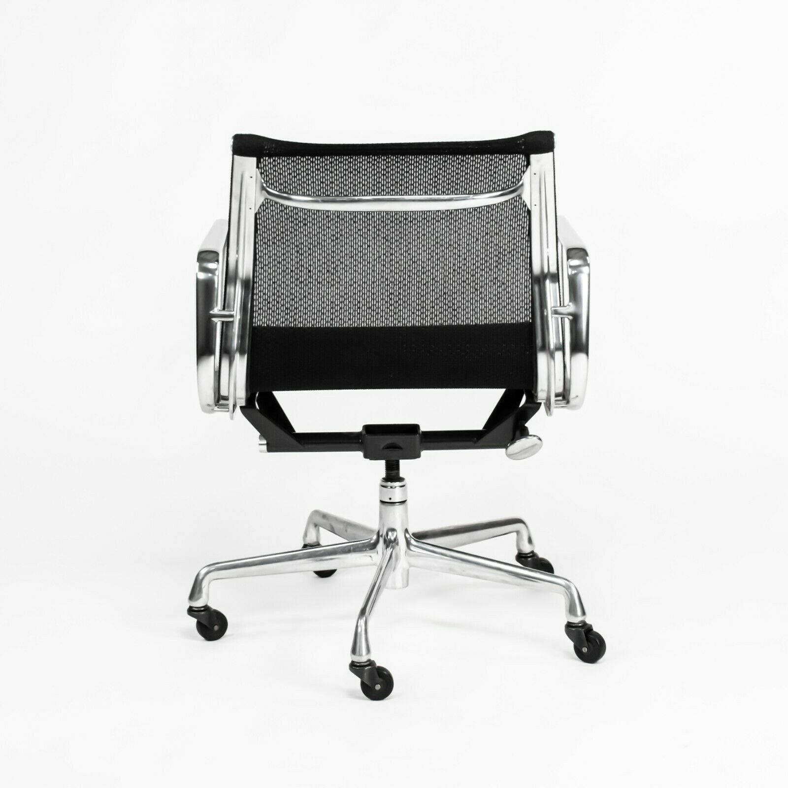 2004 Herman Miller Eames Aluminum Group Management Desk Chair Black Mesh Fabric
