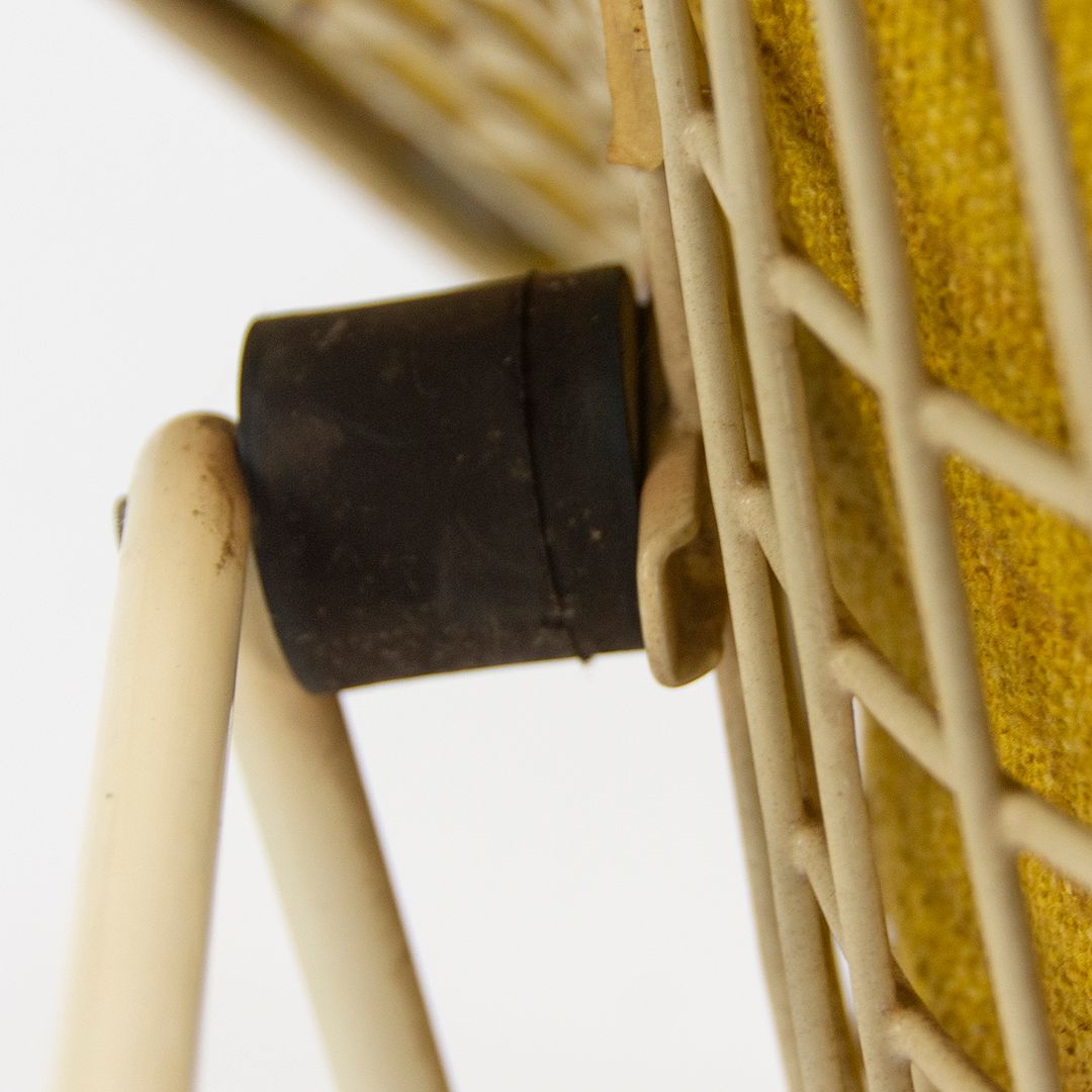 1960s Pair of 422L Large Diamond Chairs by Harry Bertoia for Knoll in Ivory with White Frames